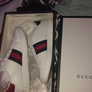 Gucci “loved” sneakers